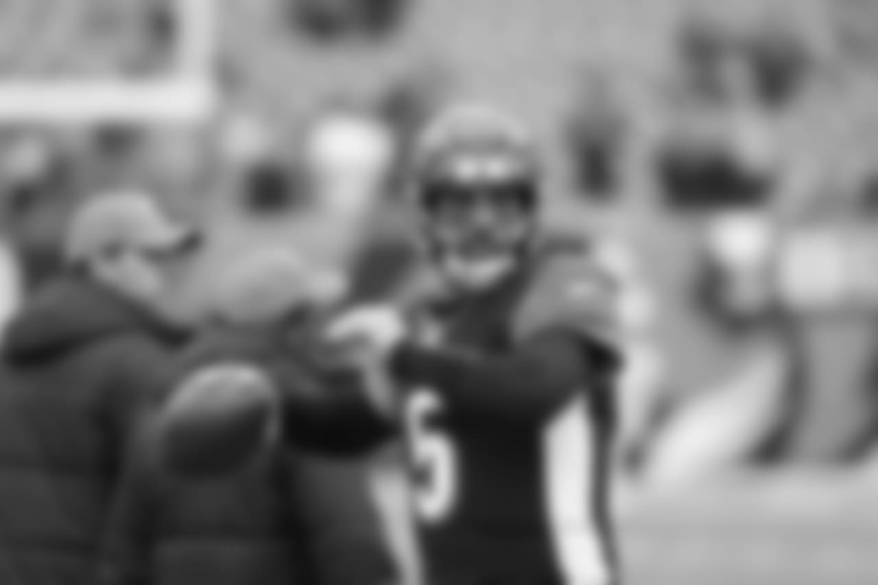 Tom Savage warms up before the Bengals game against the Oakland Raiders.