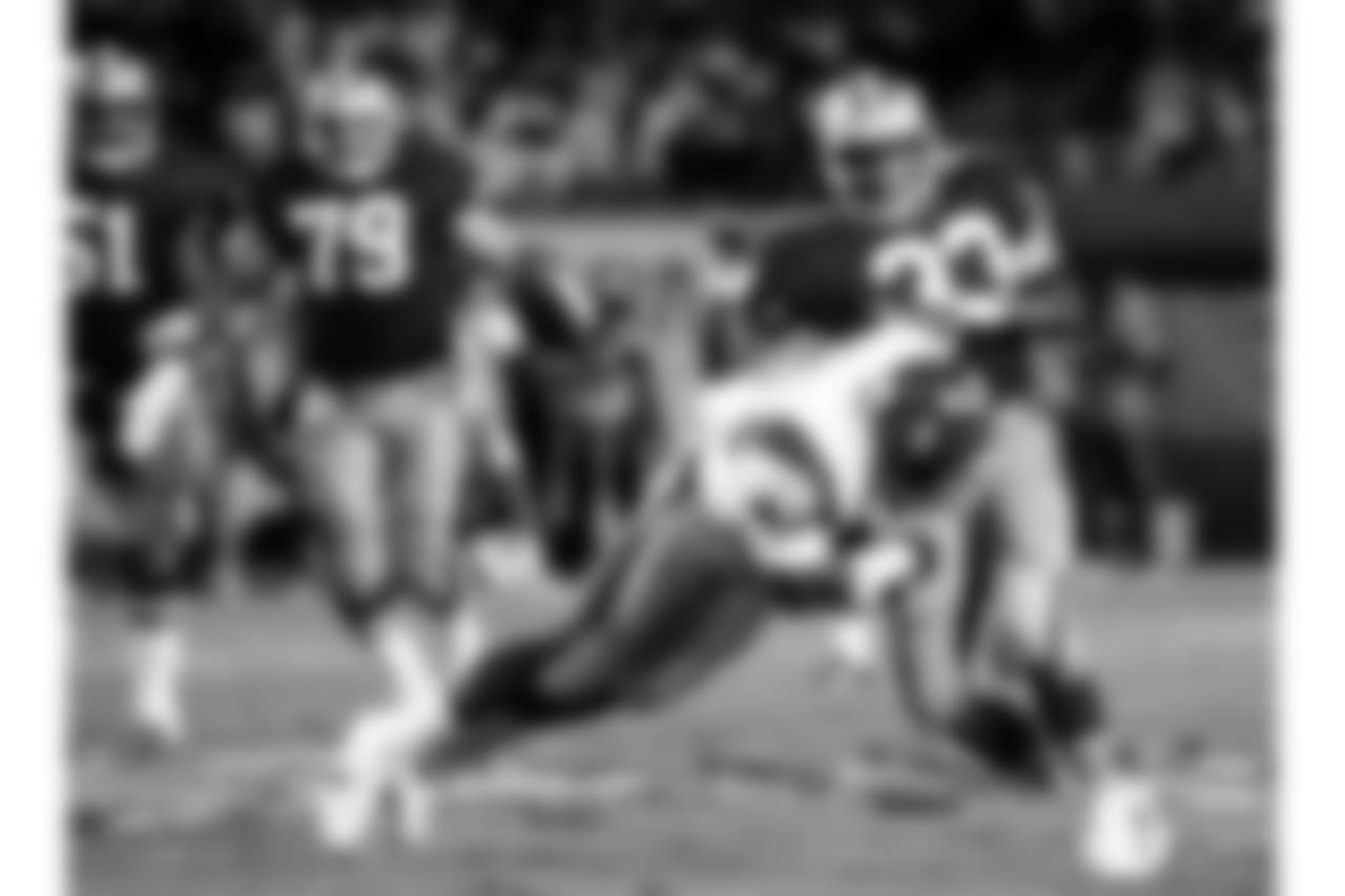 San Francisco 49ers Roger Craig (33) is tackled by Cincinnati Bengals safety Barney Bussey (27) during Super bowl XXIII on Jan. 22, 1989, at Joe Robbie Stadium in Miami. (Tony Tomsic via AP)