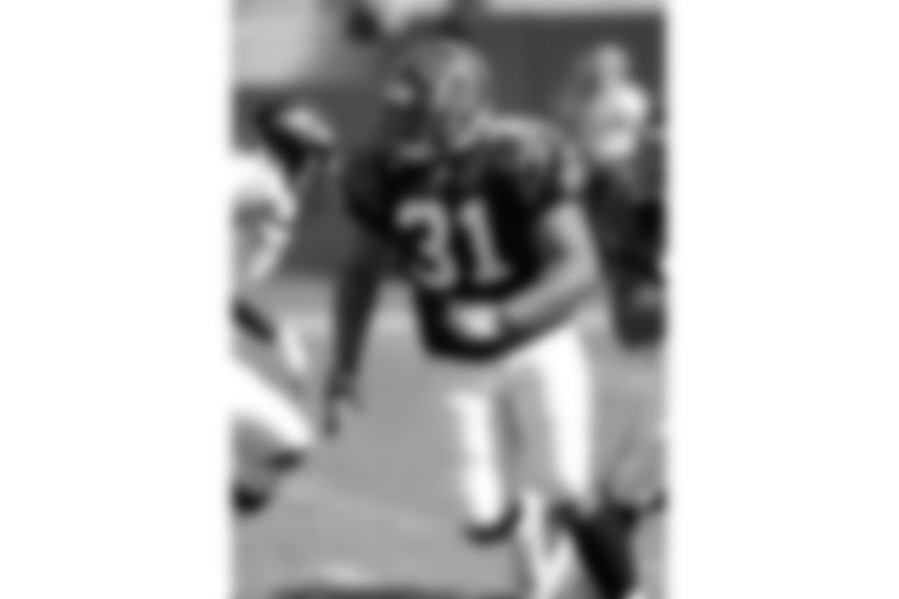 Jeremi Johnson goes out to block in a 2003 game against Baltimore.