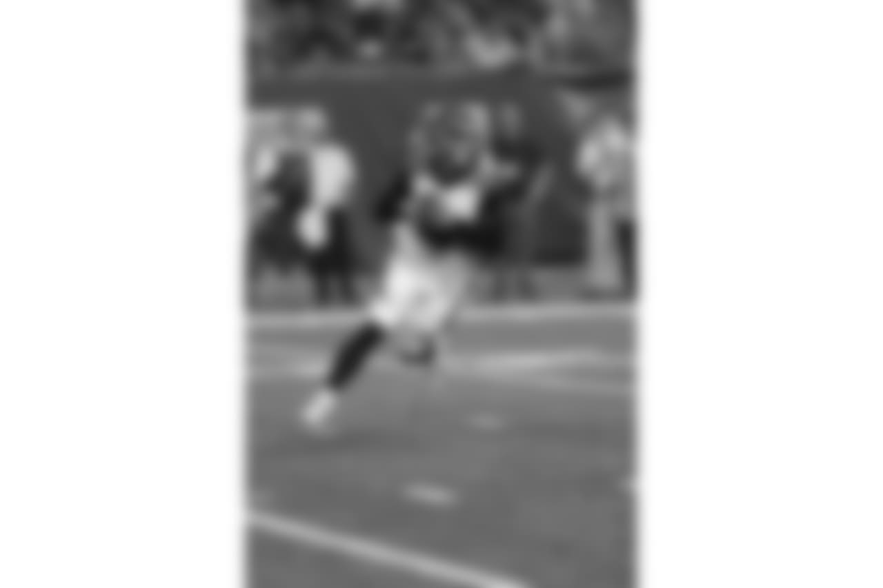 QB Jeff Driskel rolls out of the pocket in the first preseason game of 2018.