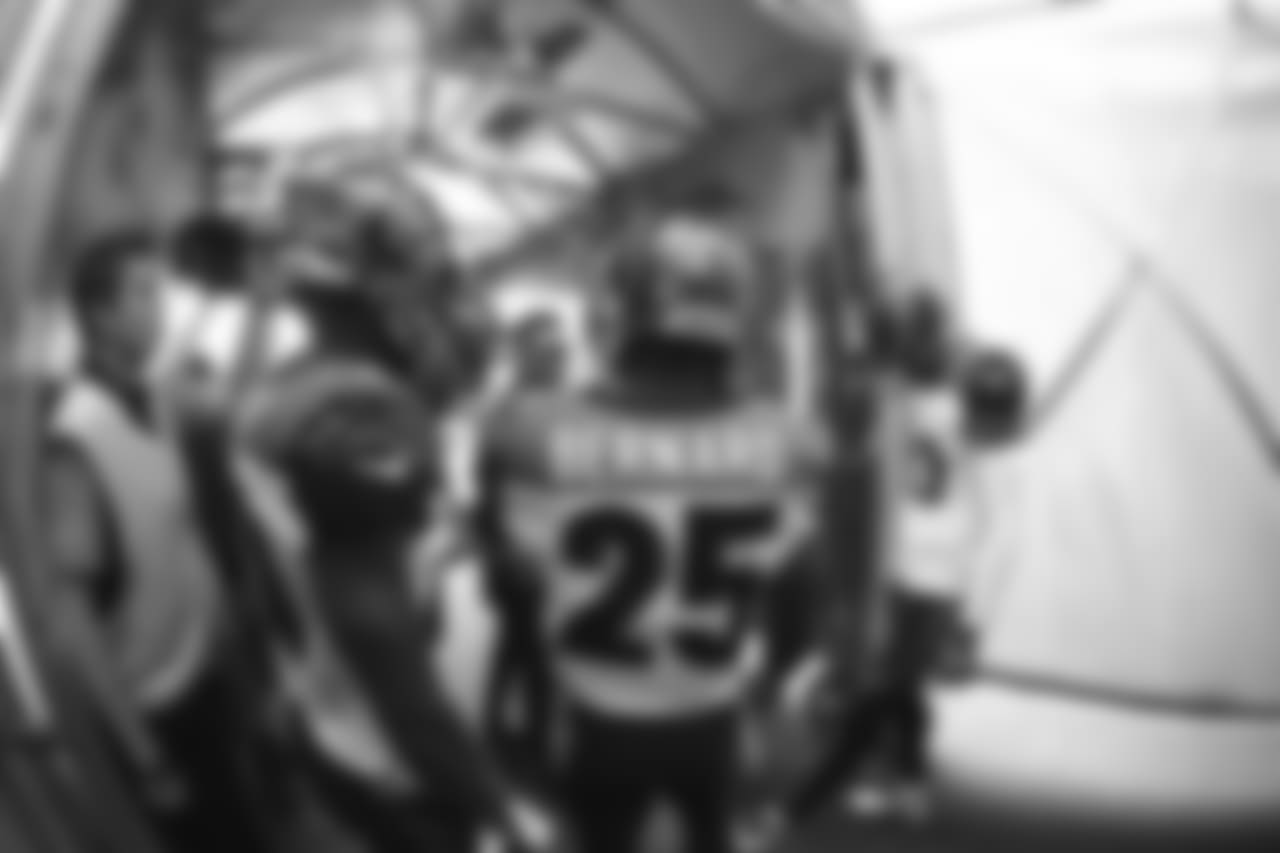 Cincinnati Bengals running back Giovani Bernard (25) huddles with the team in the tunnel before an NFL football game against the Los Angeles Chargers, Sunday, Dec. 9, 2018 in Carson, Calif. (Jacob Gonzalez via AP)