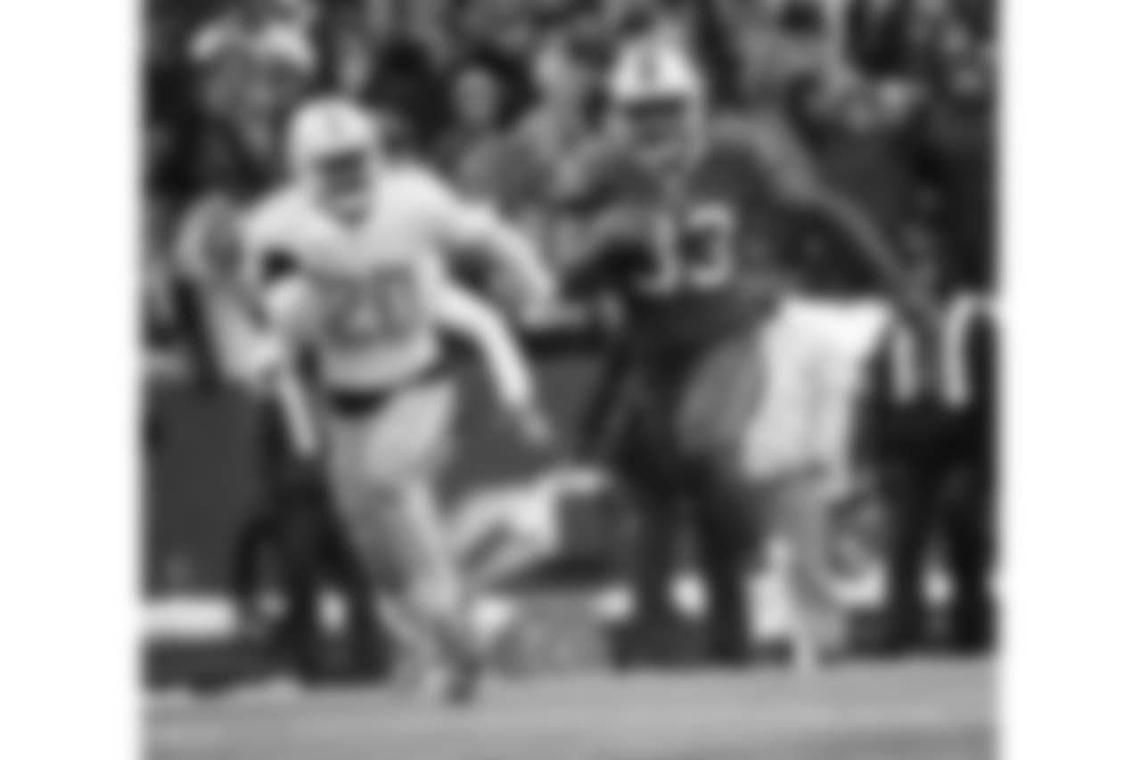Buffalo Bills running back Chris Ivory (33) - Buffalo Bills vs Miami Dolphins at New Era Field.
Photo by Kevin Hoffman
December 30, 2018