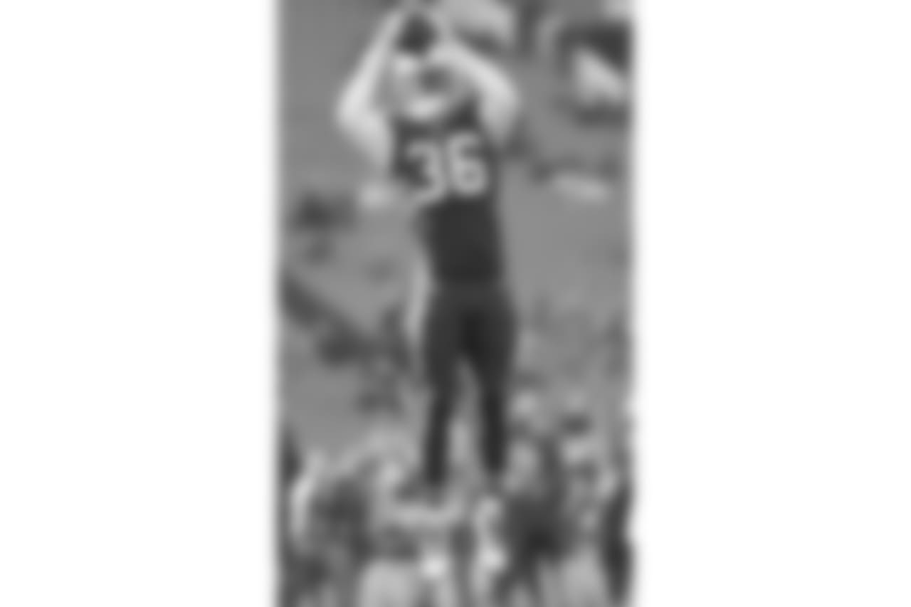 Trae Elston #36, S