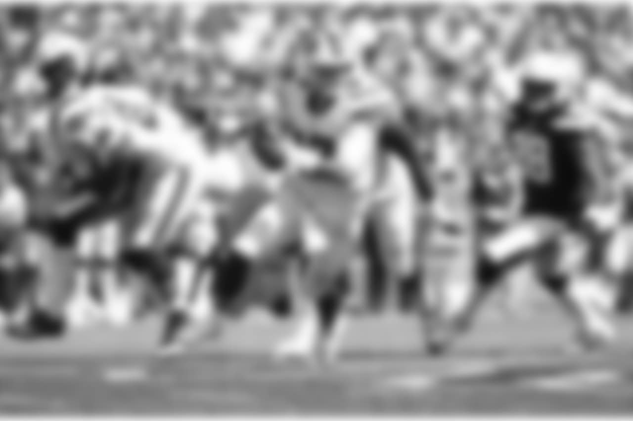 Buffalo Bills quarterback Josh Allen (17) rolls out of the pocket. Buffalo Bills vs Los Angeles Chargers at New Era Field, September 16, 2018.
Photo by Craig Melvin