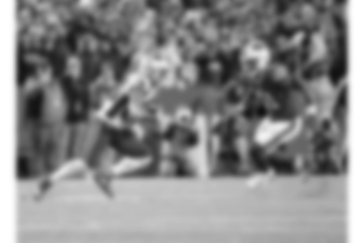 Julian Stanford (51), jogador de Buffalo Bills, quer fazer um tackle no quarto período. - Buffalo Bills vs New England Patriots no New Era Field, 29 de outubro de 2018. Foto de Craig Melvin