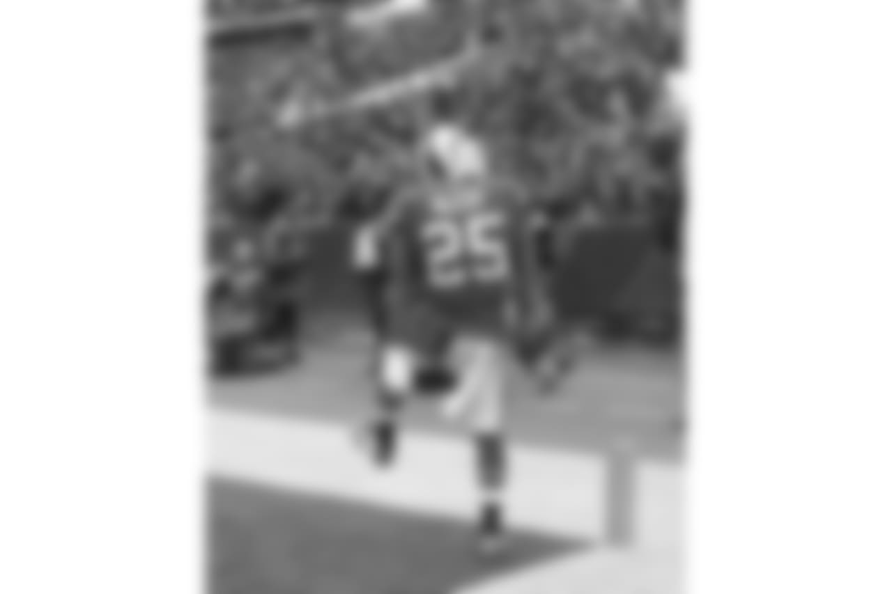 RB LeSean McCoy (25)