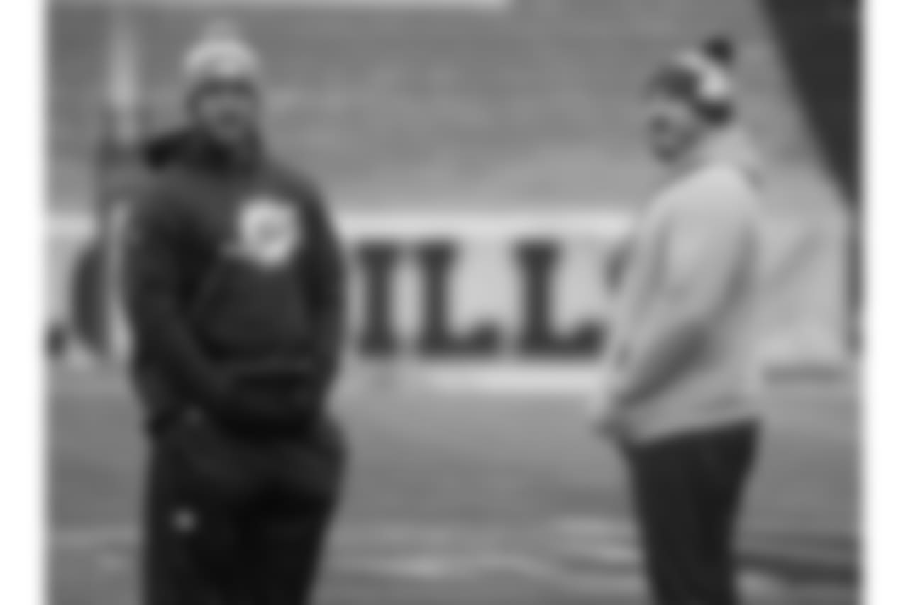 Buffalo Bills defensive tackle Kyle Williams (95) and Miami Dolphins tight end Nick O'Leary (83) -
Buffalo Bills vs Miami Dolphins at New Era Field, December 30, 2018.
Photo by Bill Wippert