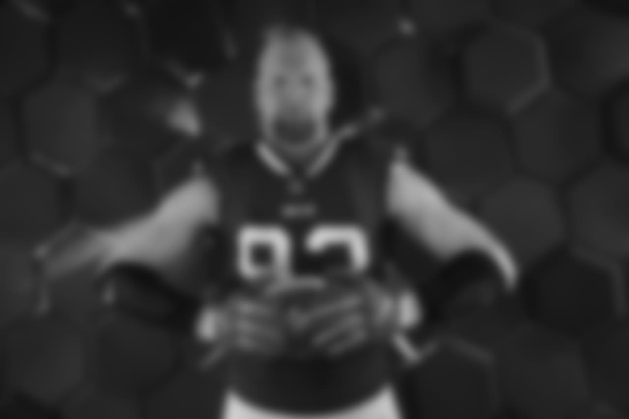 DE Trent Murohy (93)