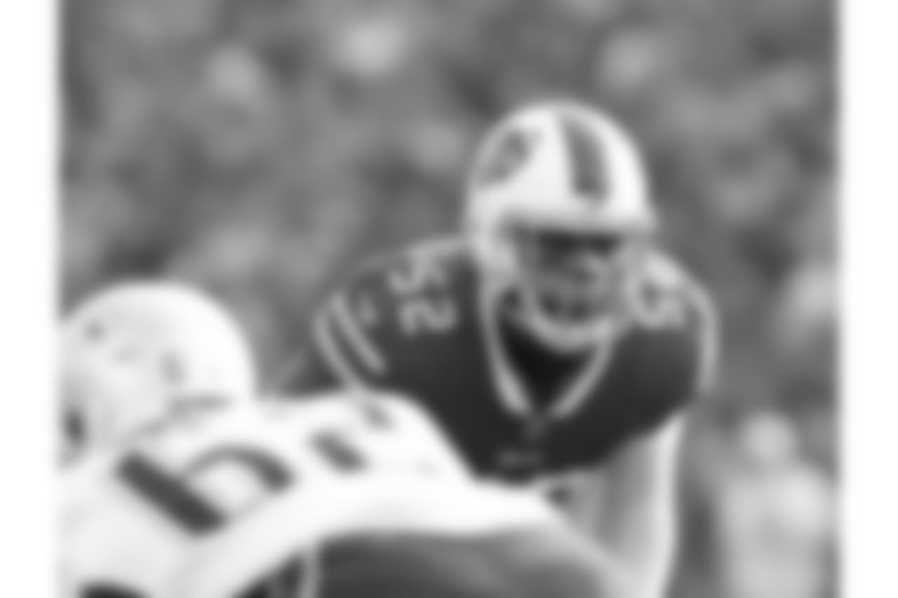 Preston Brown #52, LB