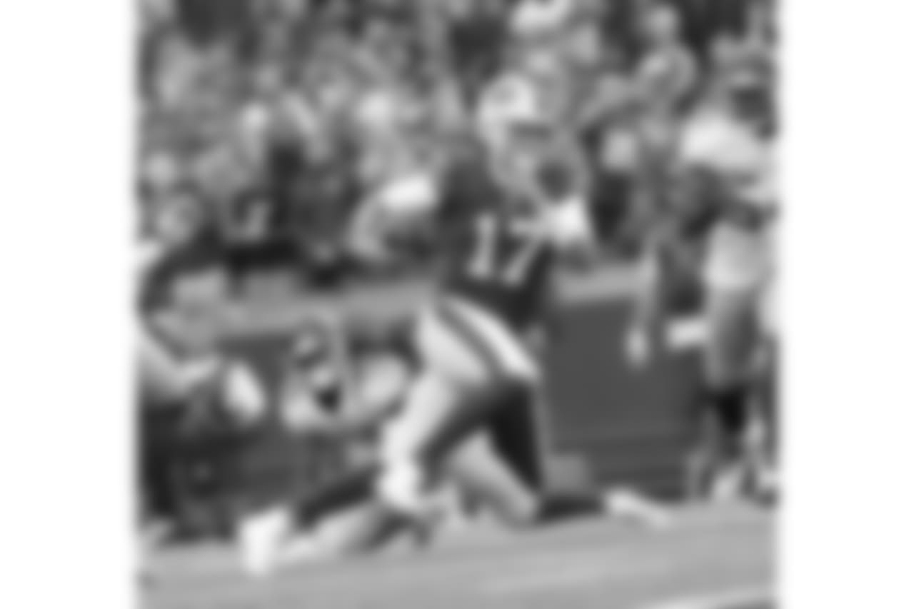 Touchdown Buffalo Bills quarterback Josh Allen (17) - Buffalo Bills vs Tennessee Titans at New Era Field.
Photo by Kevin Hoffman
October 7, 2018