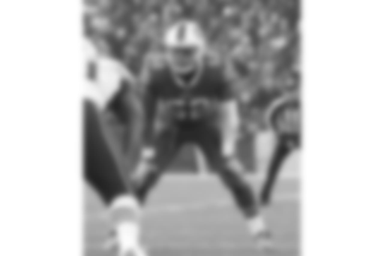 Preston Brown #52, LB
