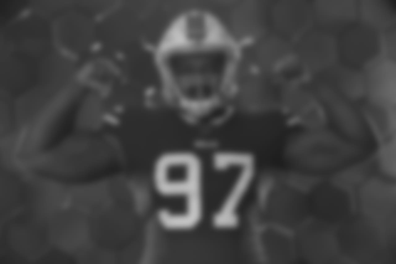 DE Marquavius Lewis (97)
