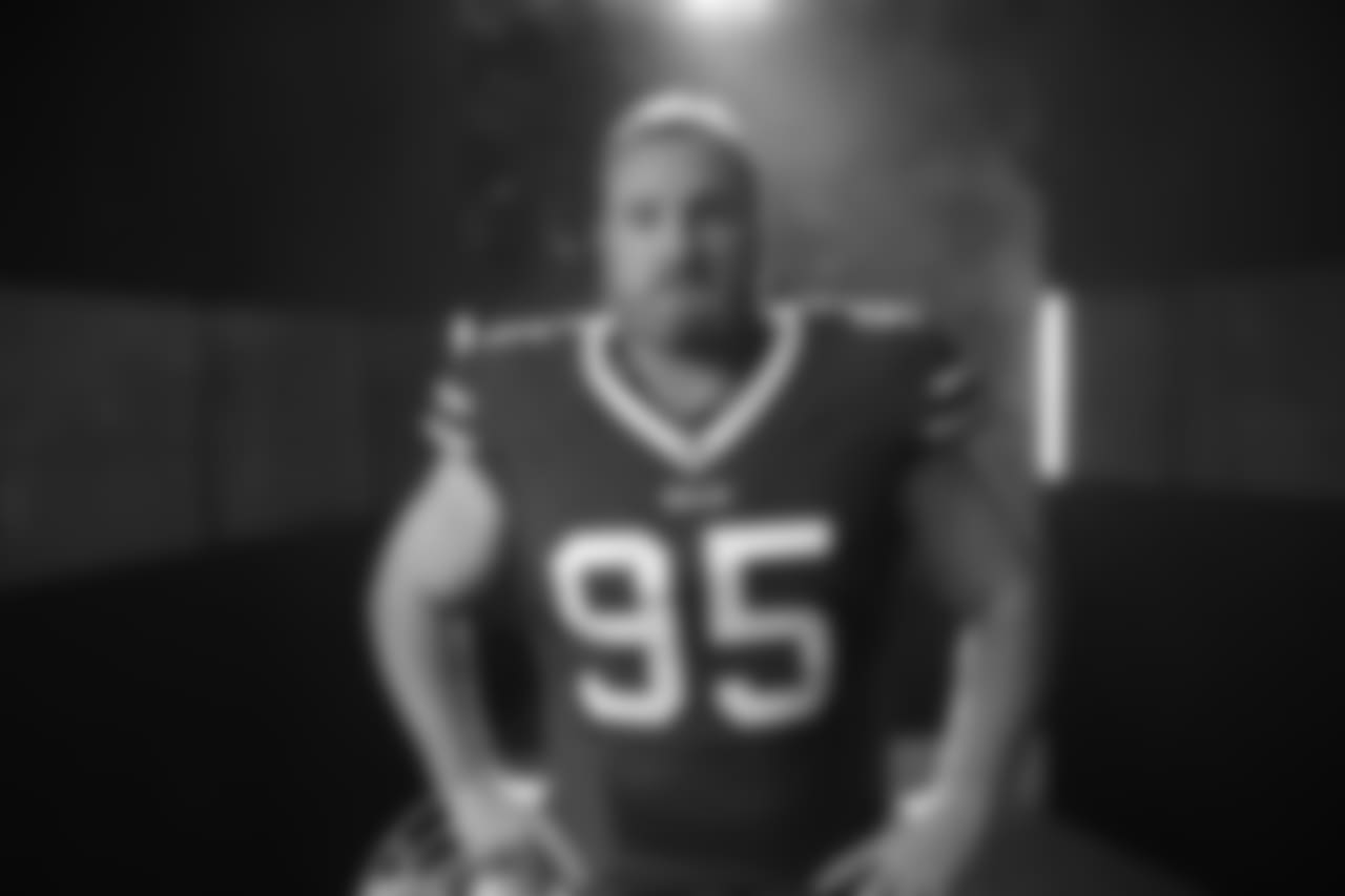 DT Kyle Williams (95)
