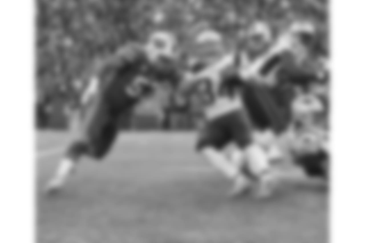 Lorenzo Alexander #57, LB