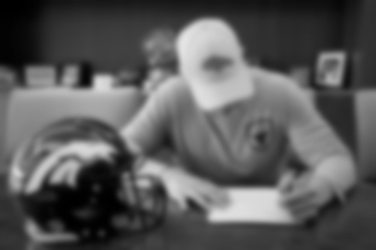 TE Troy Fumagalli signs his rookie contract.