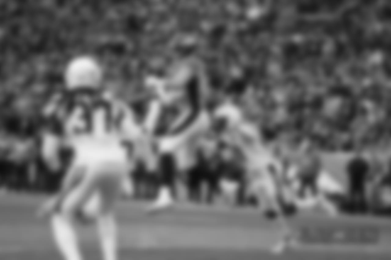 During first half of the NFL game against the Los Angeles Chargers, Sunday, December 30, 2018, in Denver. (Photo: © Eric Lars Bakke)