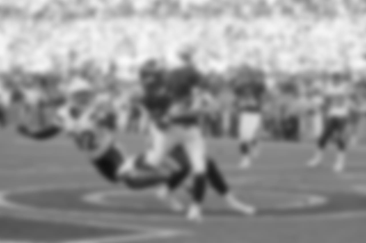 Eddie Royal catches a two-point conversion pass to give the Broncos a one point lead with 24 second remaining in the game on September 14, 2008.