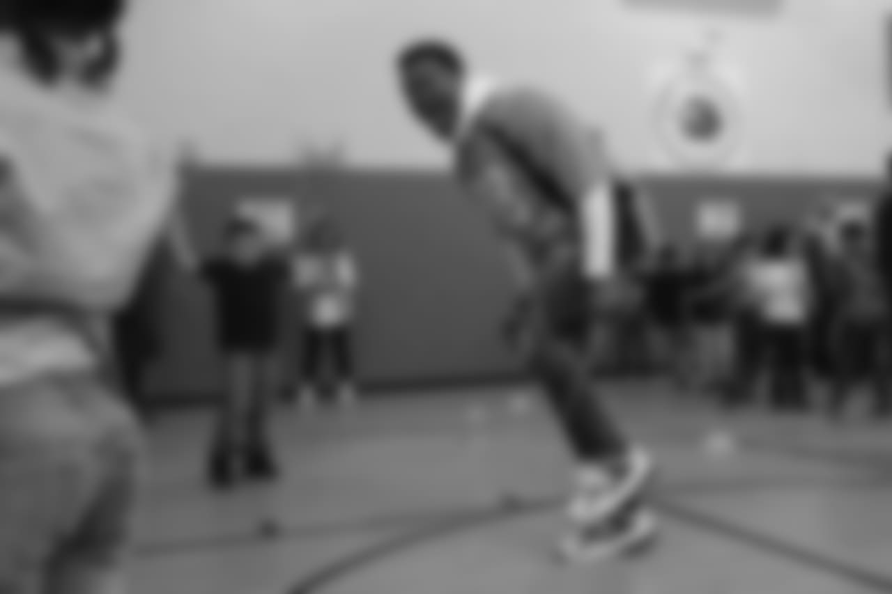 Demaryius Thomas jumps rope at a Playworks recess visit (alongside CarMax volunteers) with first-, second- and third-grade students at Greenwood Academy on October 9, 2018.