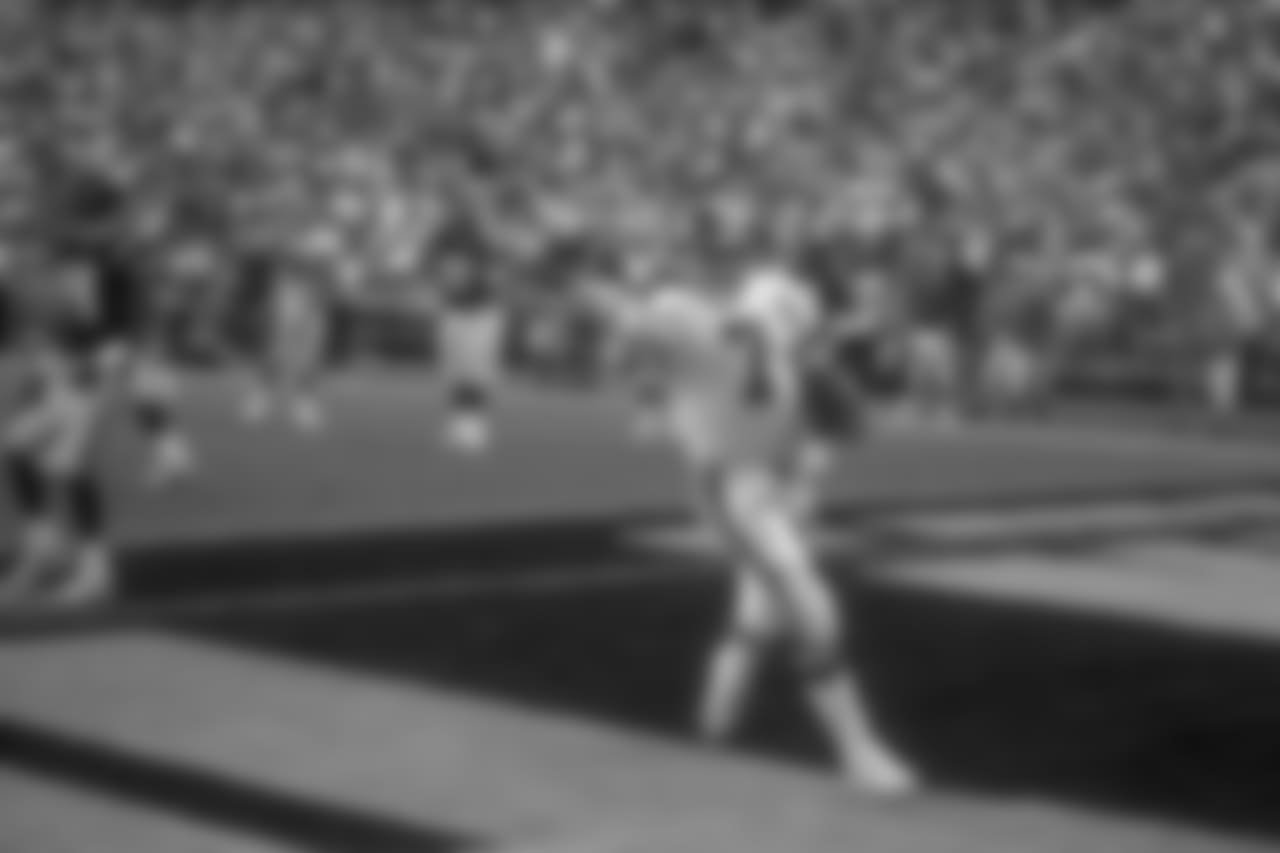 John Elway runs in for a touchdown against the San Diego Chargers.
