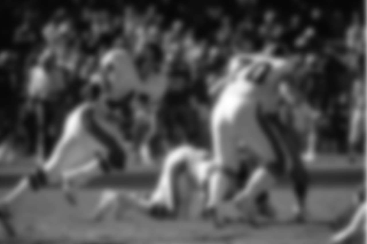 Running back Gerald Willhite slashes through the hole during an October 9, 1988 overtime win (16-13) over the 49ers in San Francisco.