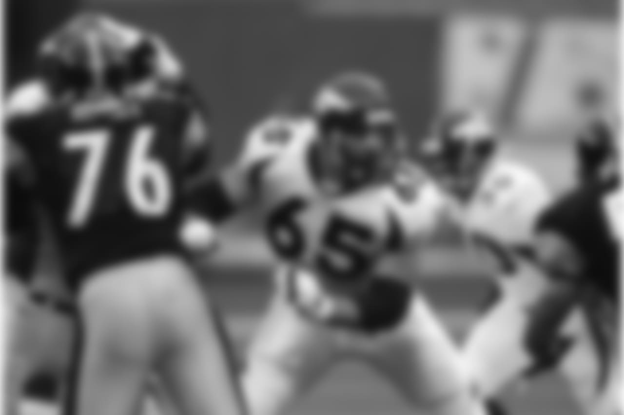 Gary Zimmerman blocks at the offensive line, guarding his quarterback.