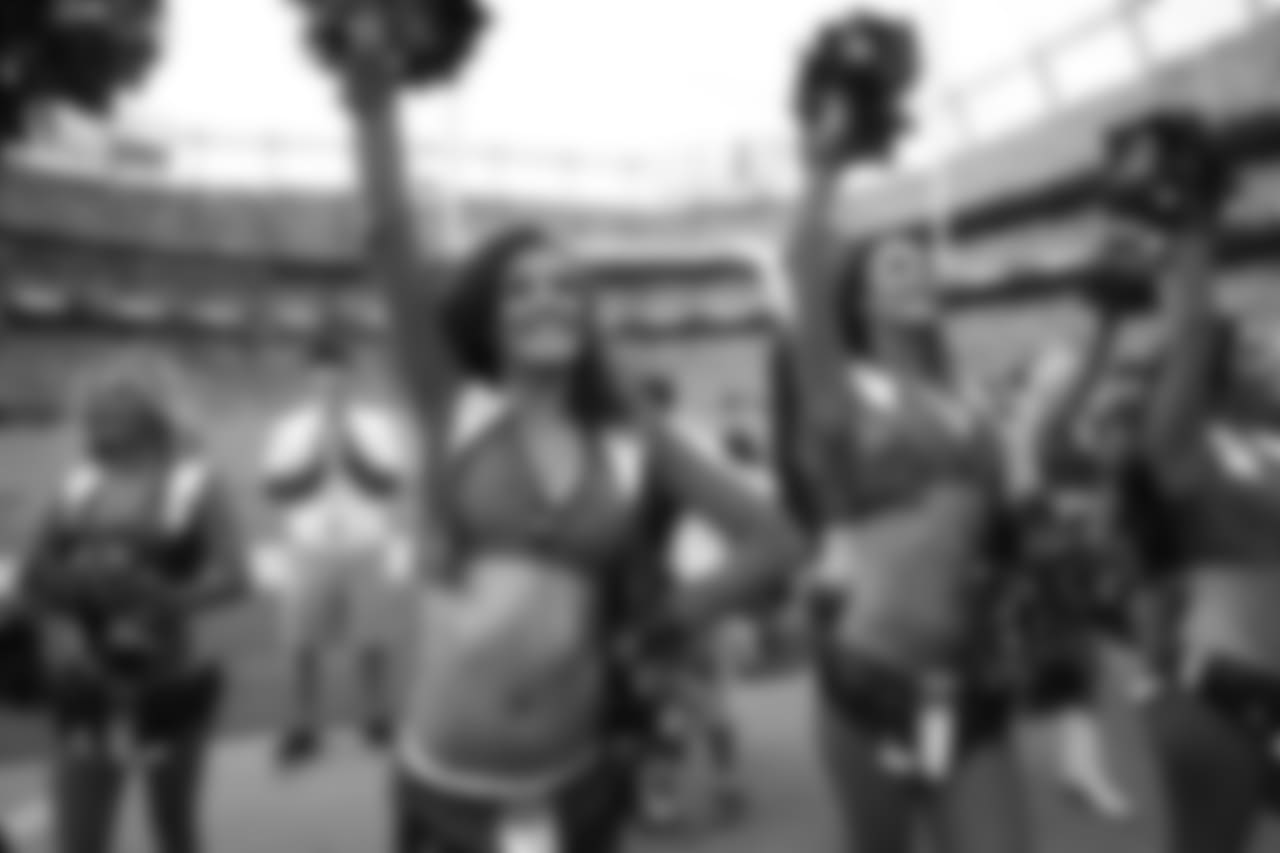 Denver Broncos, DBC, Cheerleaders Breanna, Nikki