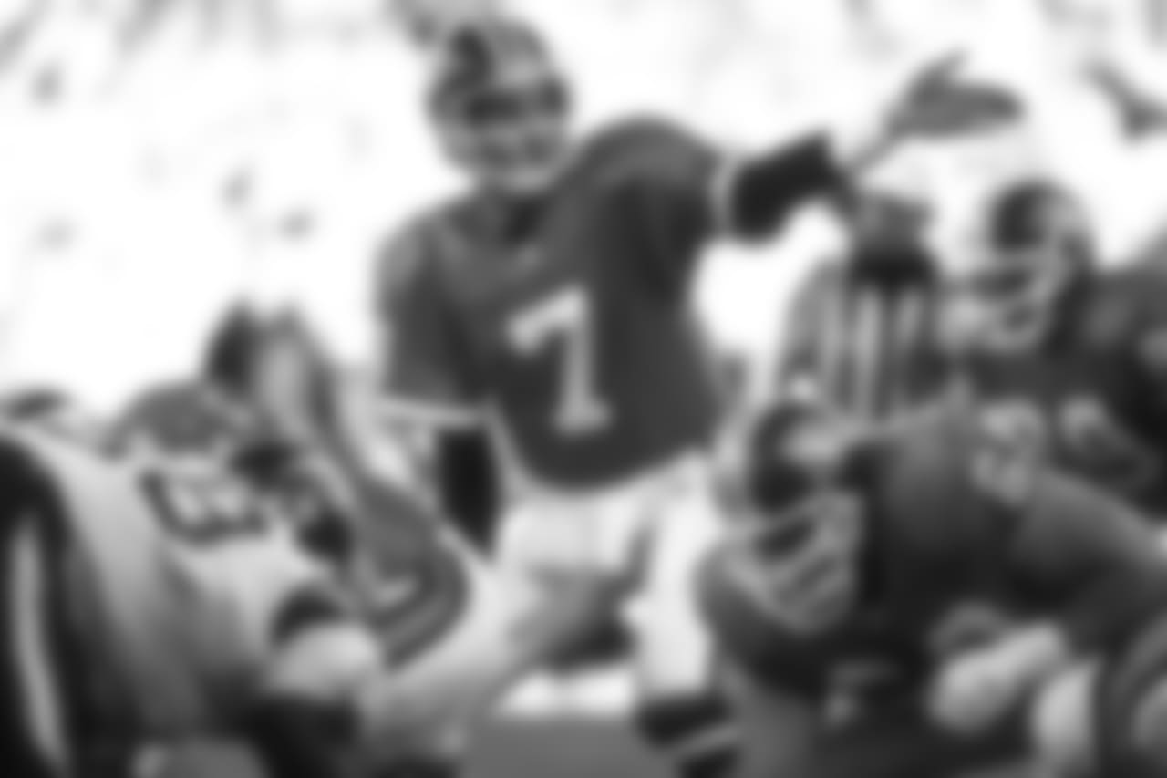 John Elway motions a receiver against the San Diego Chargers on Nov. 19, 1995.