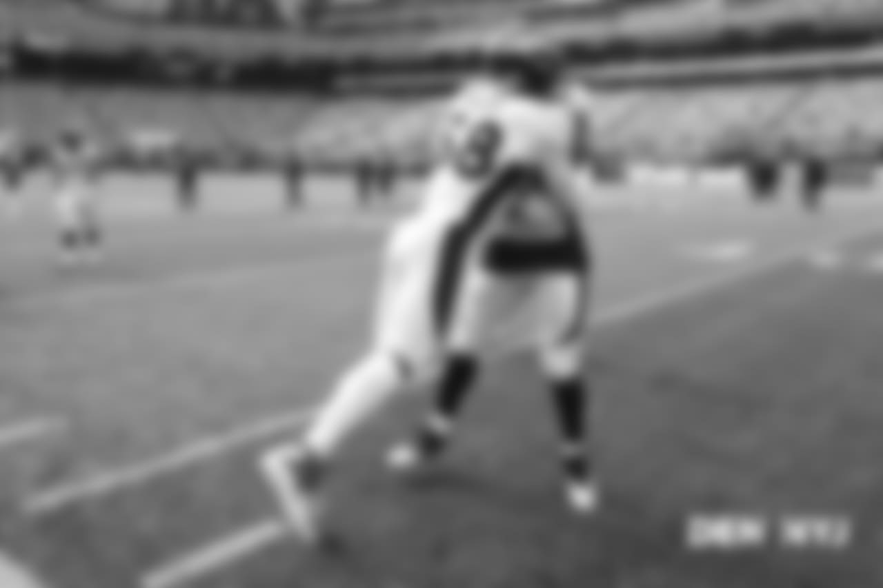Von Miller warms up before the NFL game against the New York Jets at MetLife Stadium in East Rutherford, New Jersey, October 07, 2018.
Photo by Gabriel Christus