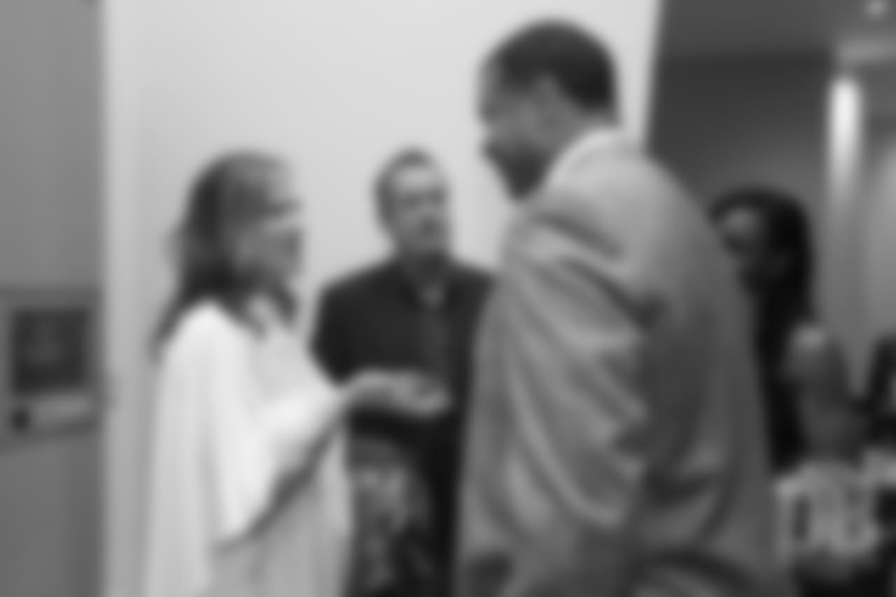 Beth Bowlen Wallace talks with Steve Atwater at the Pro Football Hall of Fame's Merlin Olsen Luncheon in Atlanta on February 1, 2019.