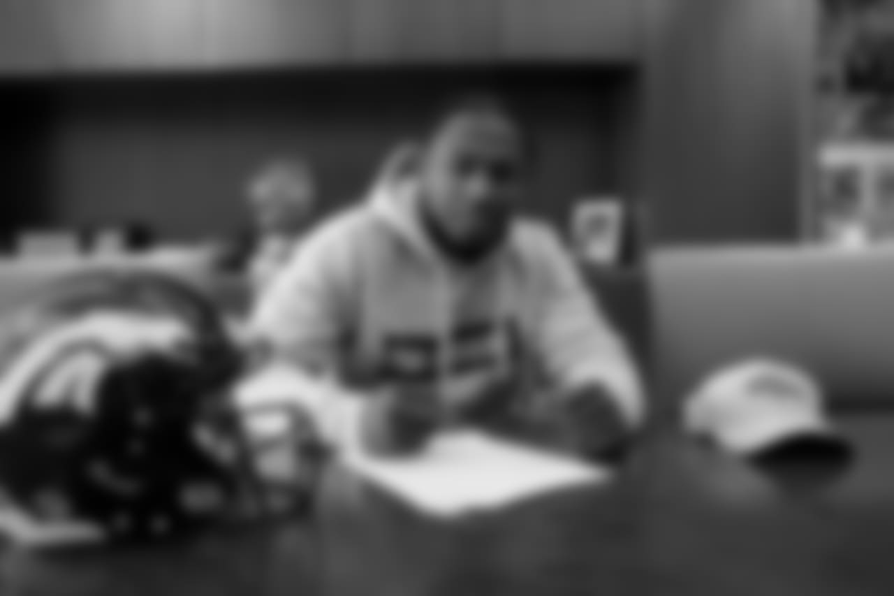 LB Keishawn Bierria signs his rookie contract.