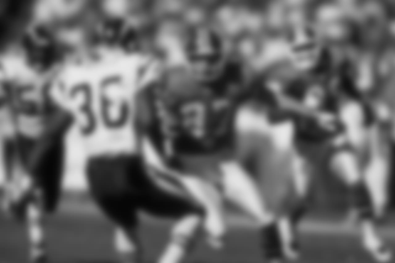 Receiver Ed McCaffrey runs the ball upfield after a catch during an October 6, 1996 win (28-17) over the San Diego Chargers.