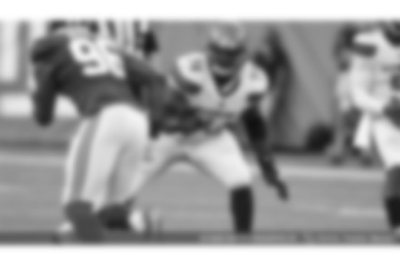 OL Chris Hubbard plays in a game against the Buffalo Bills.