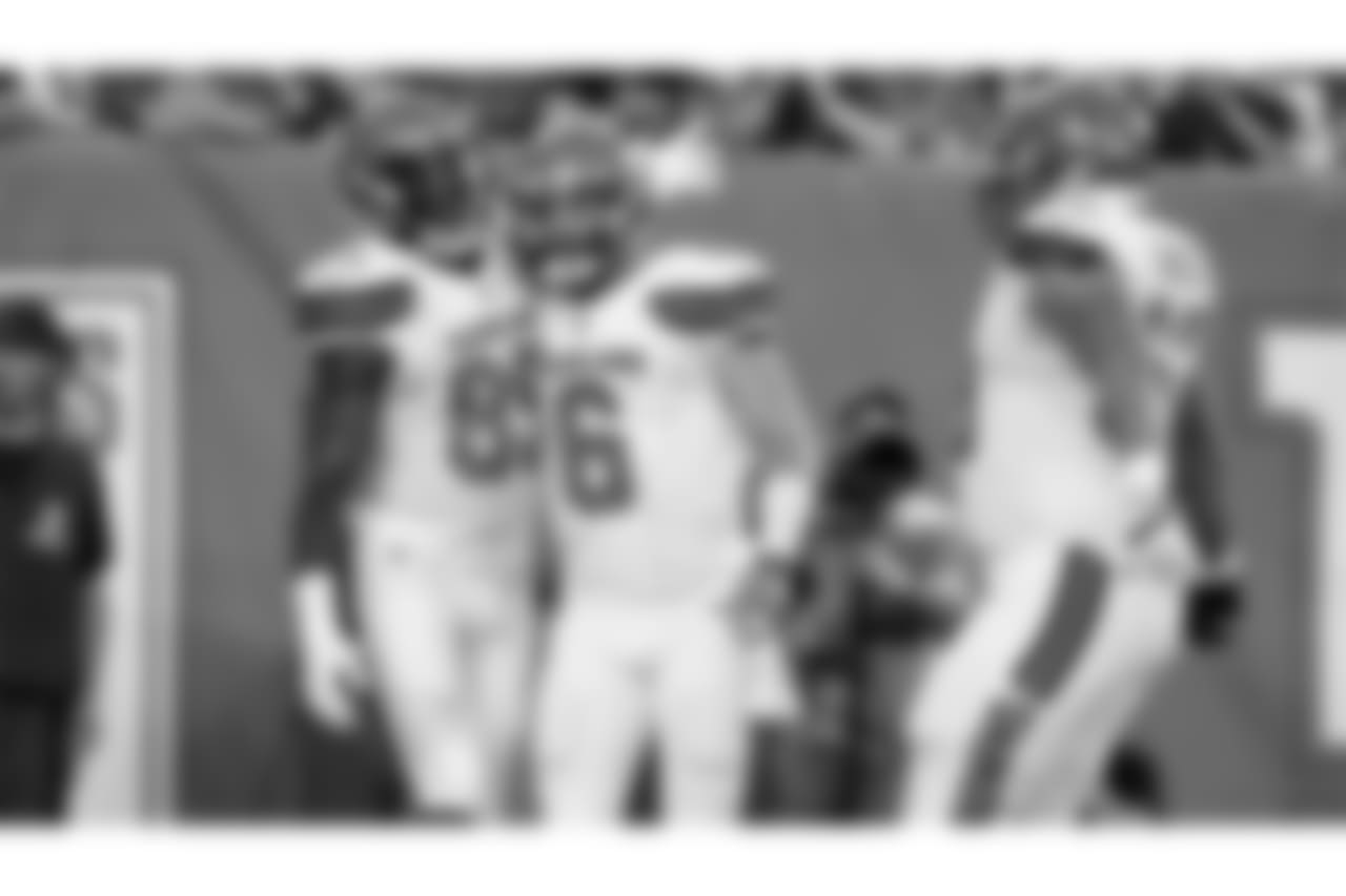 Cleveland Browns tight end David Njoku (85) celebrates a touchdown catch with quarterback Baker Mayfield (6) as Austin Corbett (63) joins them during the first half of a preseason NFL football game against the New York Giants, Thursday, Aug. 9, 2018, in East Rutherford, N.J. (AP Photo/Adam Hunger)