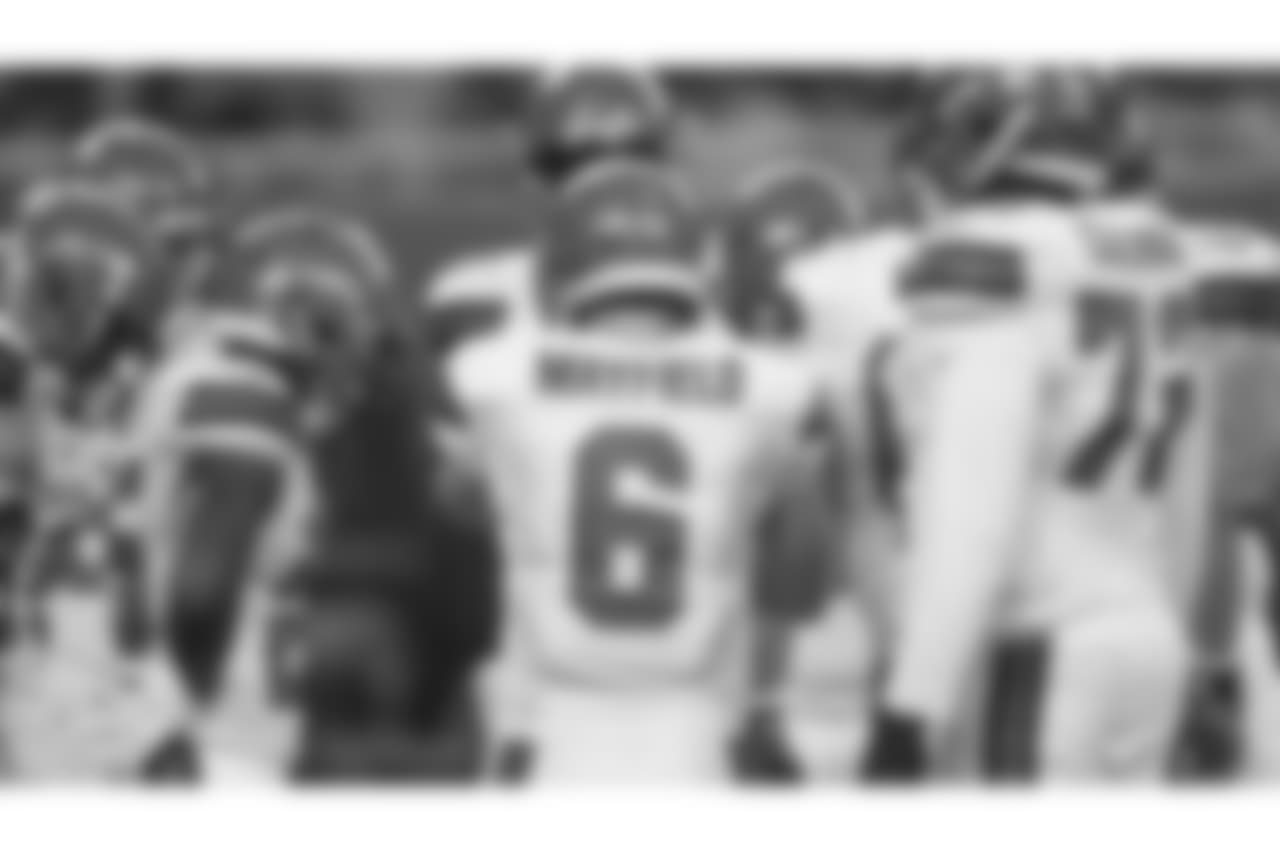Cleveland Browns quarterback Baker Mayfield huddles with his teammates during the first half of an NFL football preseason game against the Detroit Lions, Thursday, Aug. 30, 2018, in Detroit. (AP Photo/Paul Sancya)