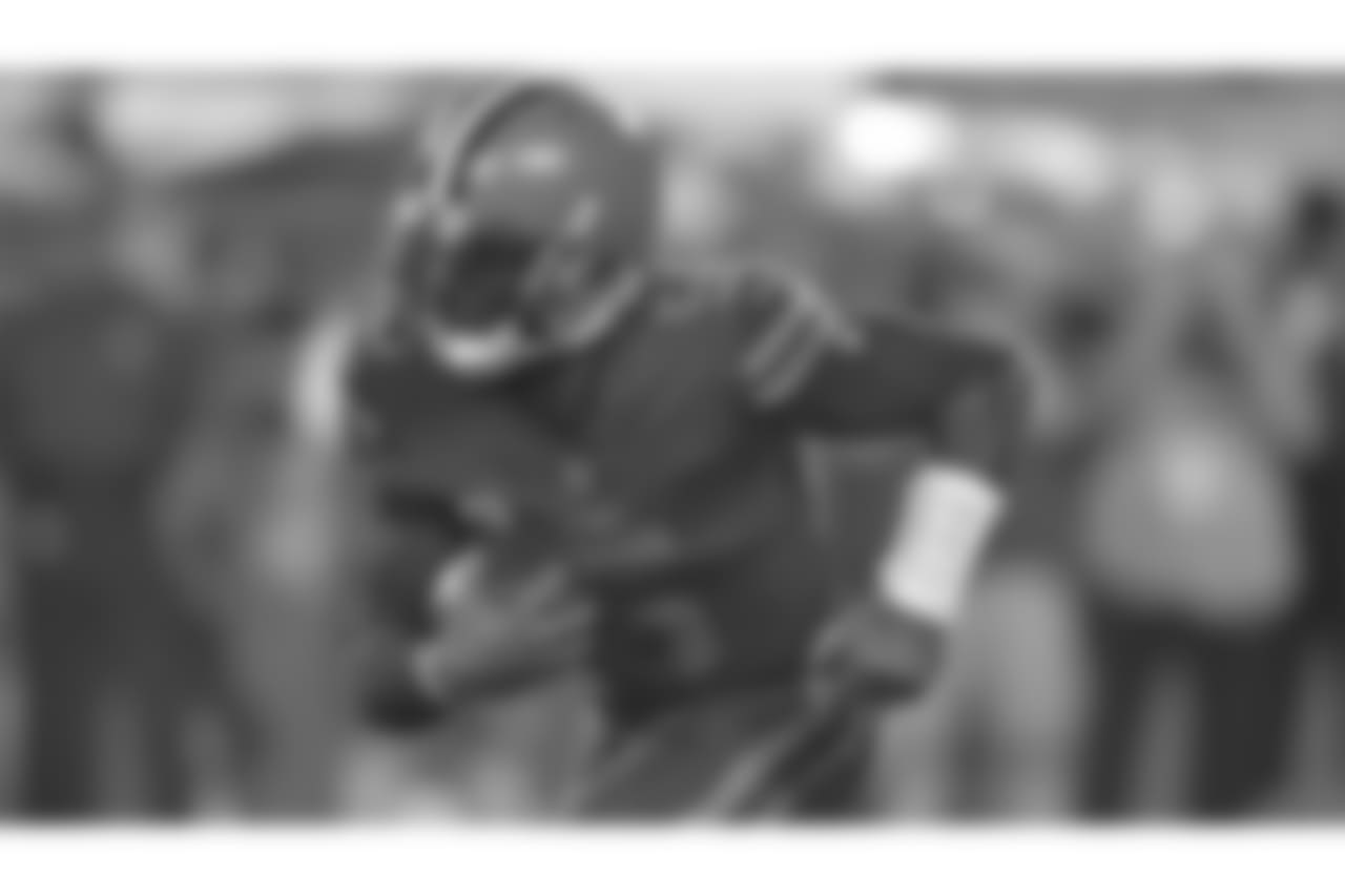 Cleveland Browns quarterback Tyrod Taylor rushes during the first half of an NFL football game against the New York Jets, Thursday, Sept. 20, 2018, in Cleveland. (AP Photo/David Richard)
