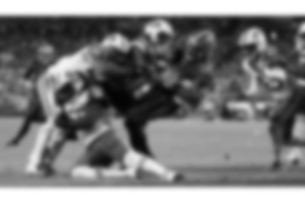 Carlos Hyde fights through three Jets to score TD