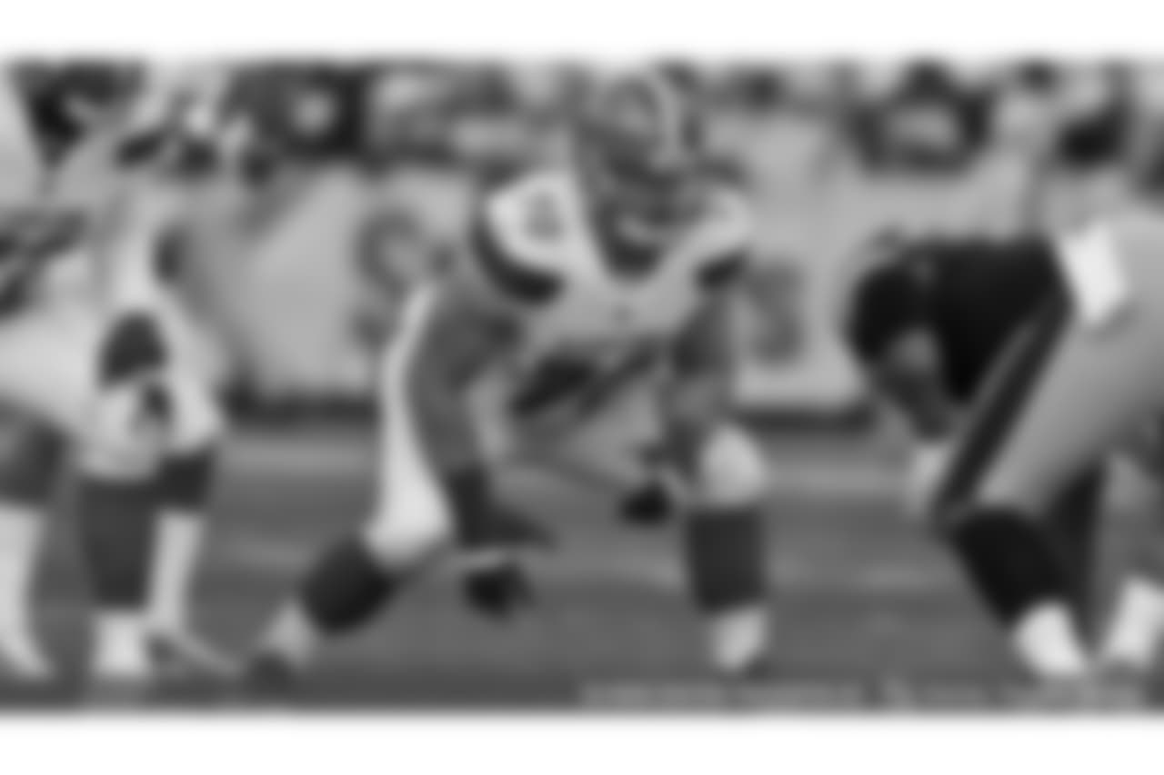 Cleveland Browns offensive guard Kevin Zeitler (70) plays against the Pittsburgh Steelers during the first half of an NFL football game in Pittsburgh, Sunday, Dec. 31, 2017. (AP Photo/Keith Srakocic)