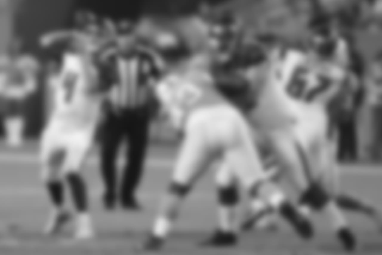 QB Ryan Griffin #4 and OL Michael Liedtke #67