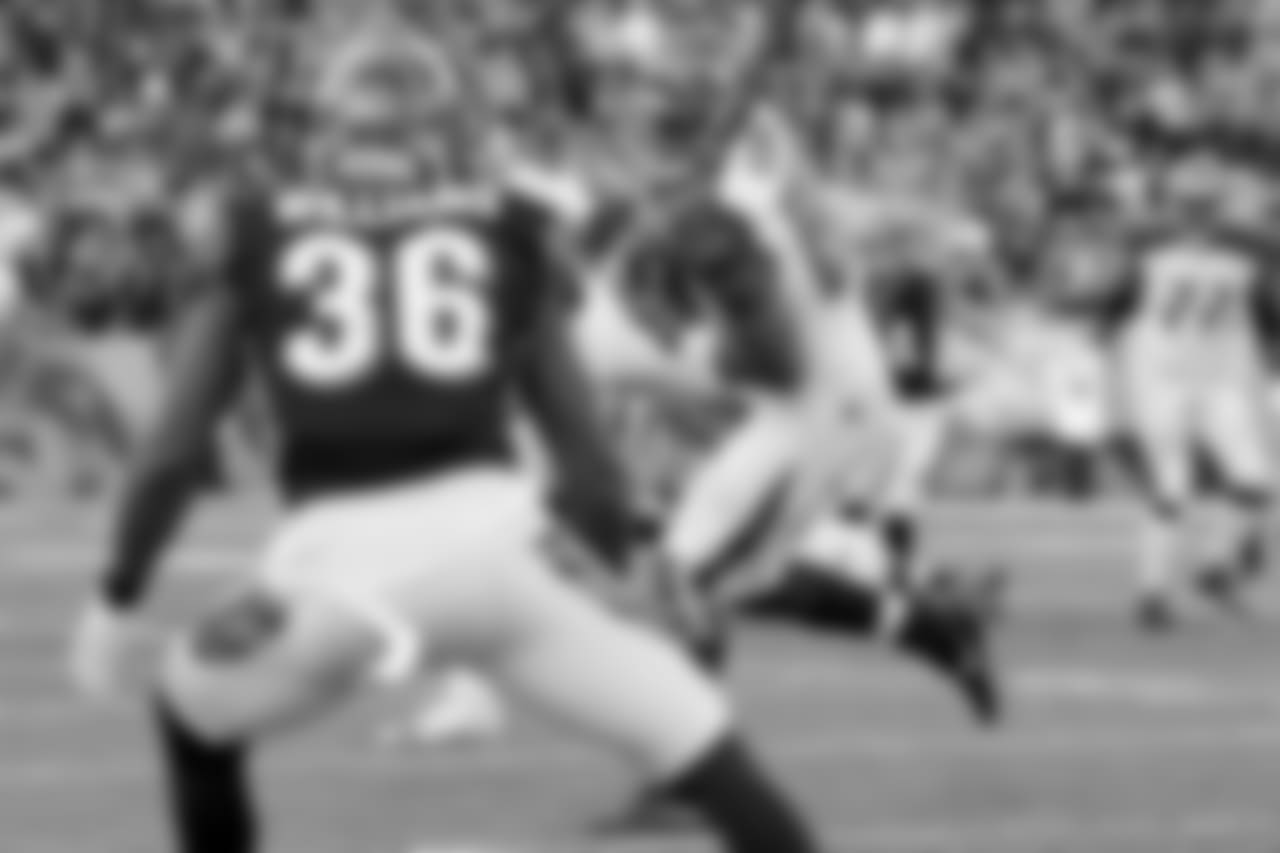TE O.J. Howard, No. 80