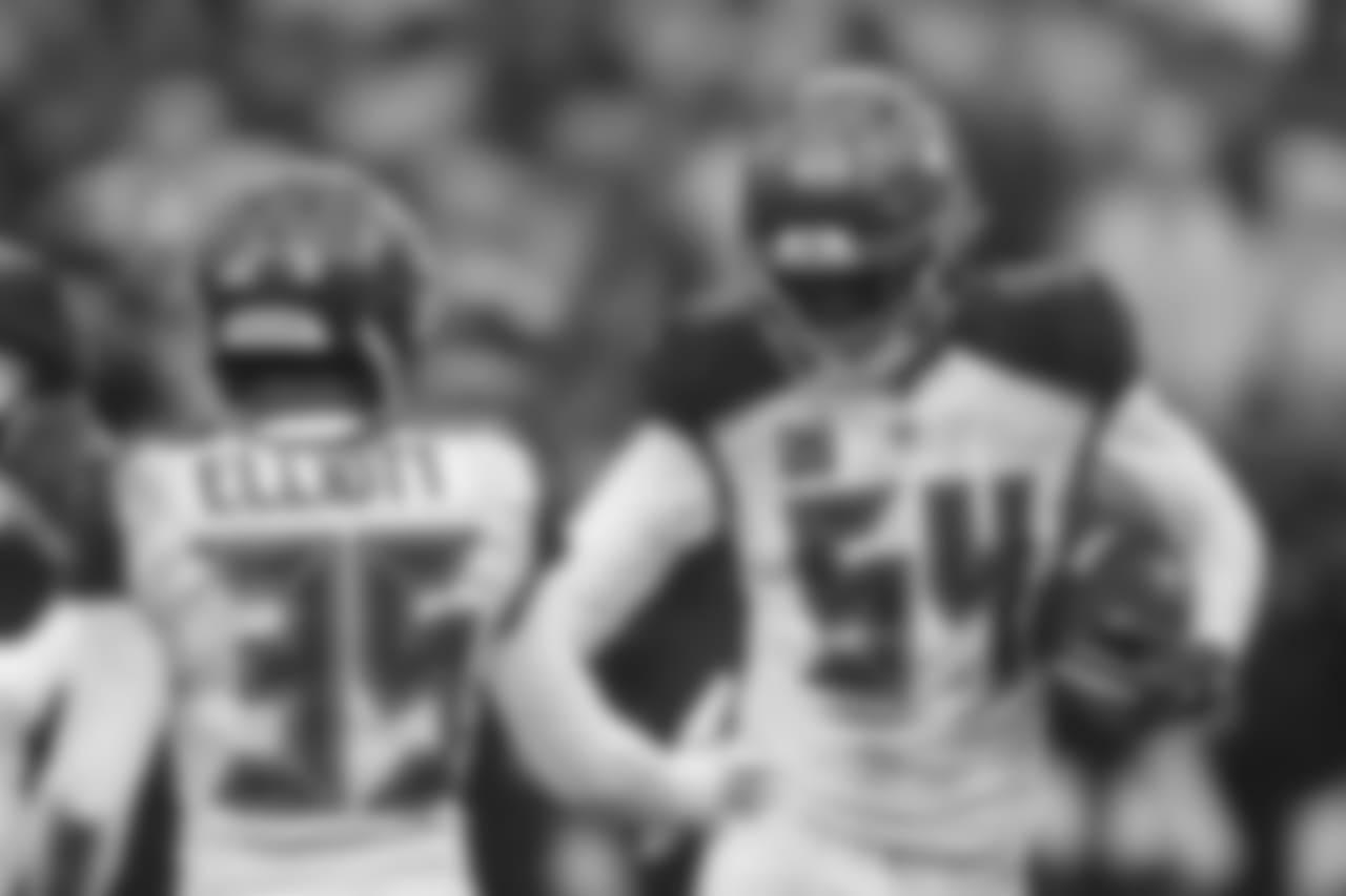 CB Javien Elliott, No. 35 and LB Lavonte David, No. 54