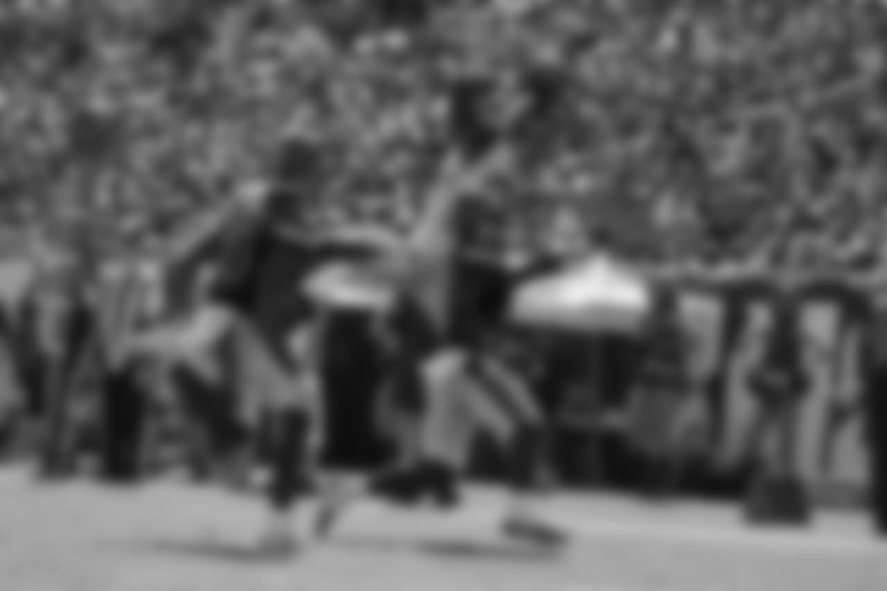 TE O.J. Howard, No. 80