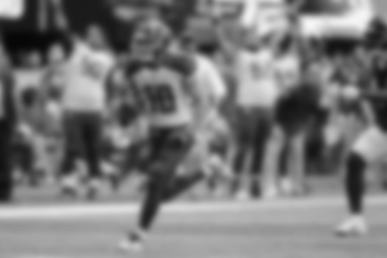 WR Adam Humphries, No. 10