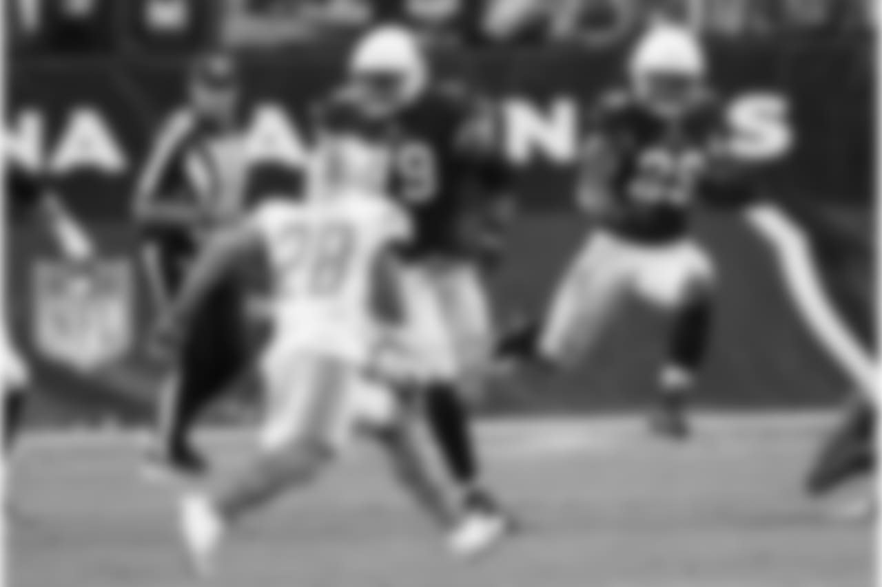 RB Chase Edmonds on the carry