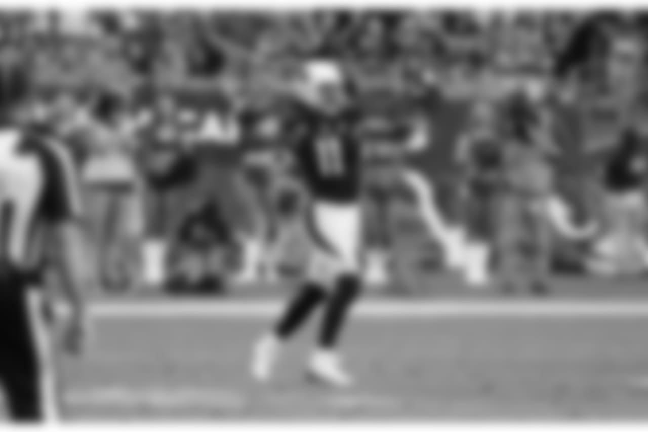WR Larry Fitzgerald holds onto the ball after his catch to move him past Jerry Rice for most all-time receptions for a single team