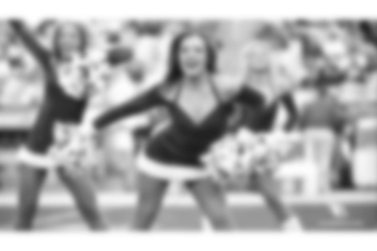 Images of the Cardinals cheerleaders during the Week 16 matchup at State Farm Stadium
