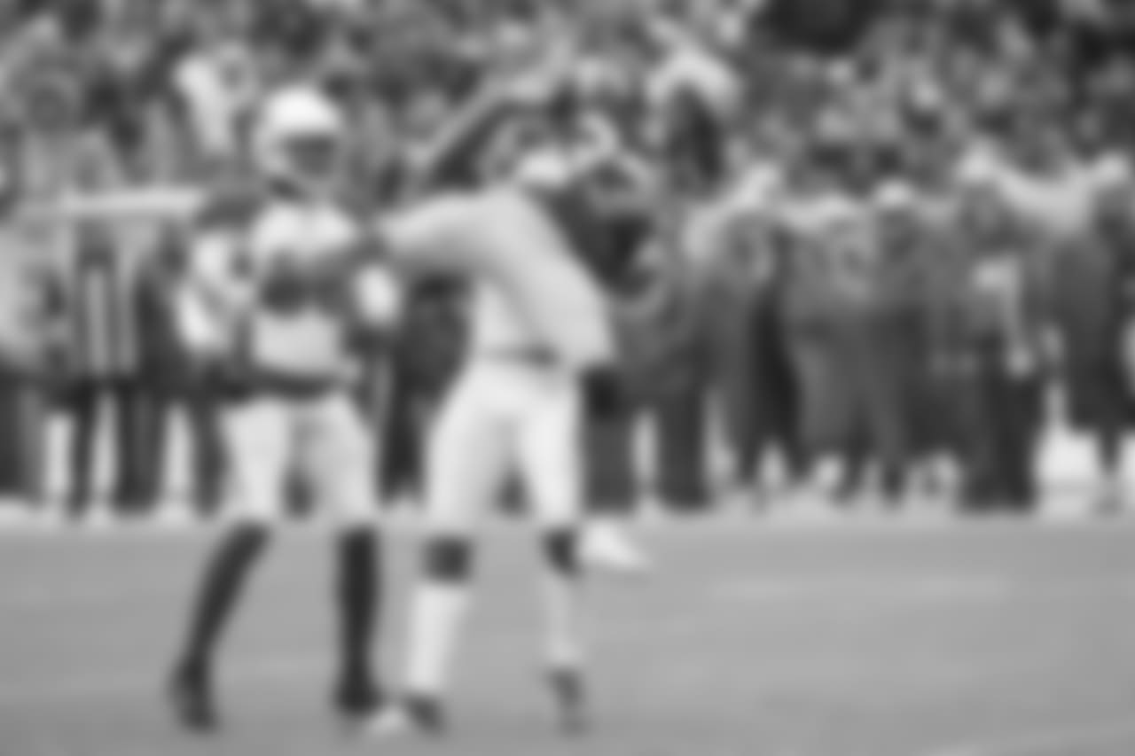 The Cardinals tackle Packers RB Aaron Jones