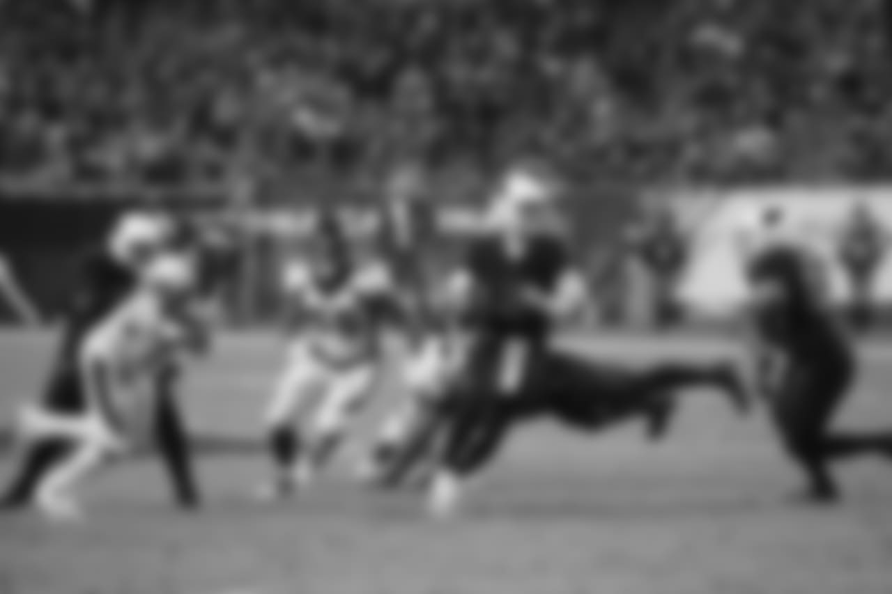 Cardinals QB Josh Rosen looks for a target