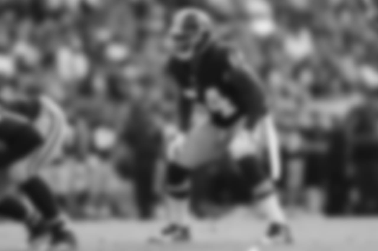 Linebacker Mason Foster