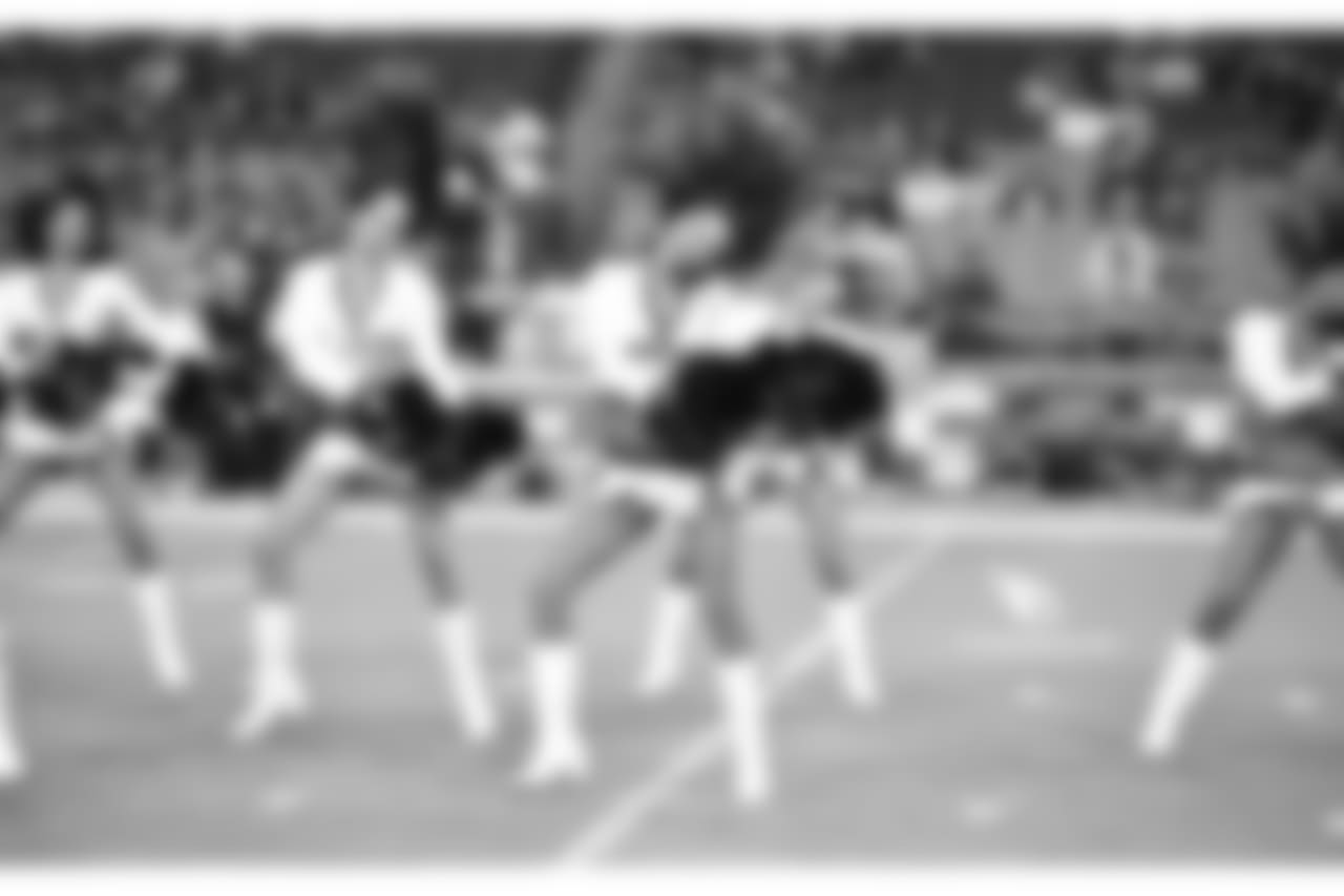 CheerBroncos4