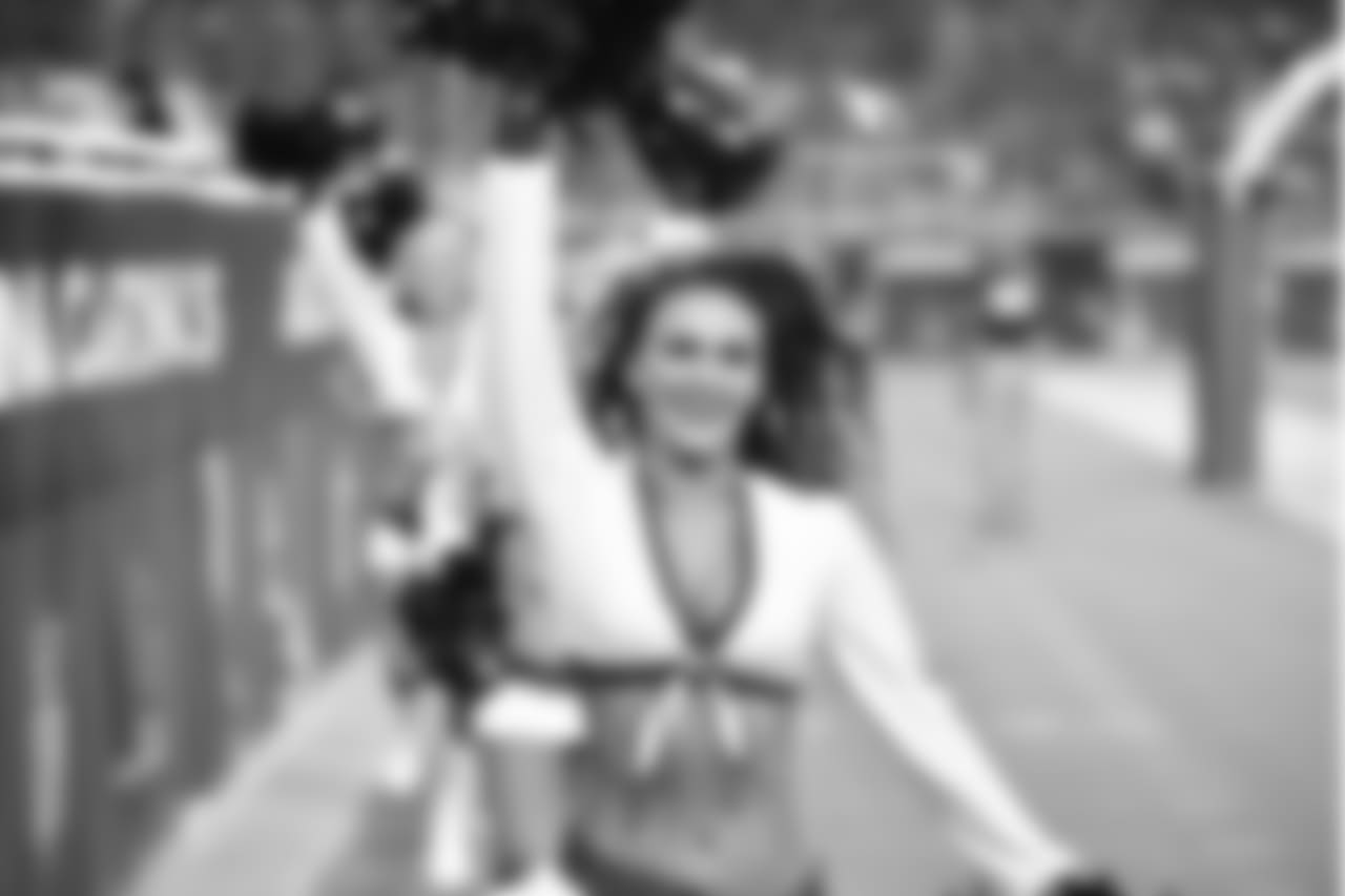 CheerBroncos1